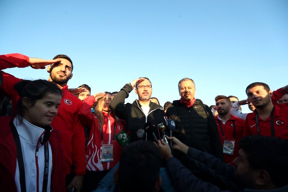 Bakan Kasapoğlu: "Spor toplumu olma yolunda geleceğe yürüyoruz"