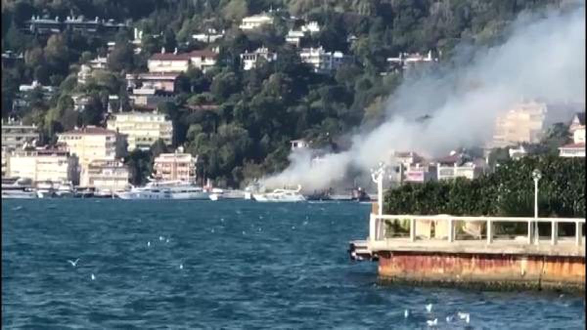 Bebek sahilinde teknede yangın çıktı (2)