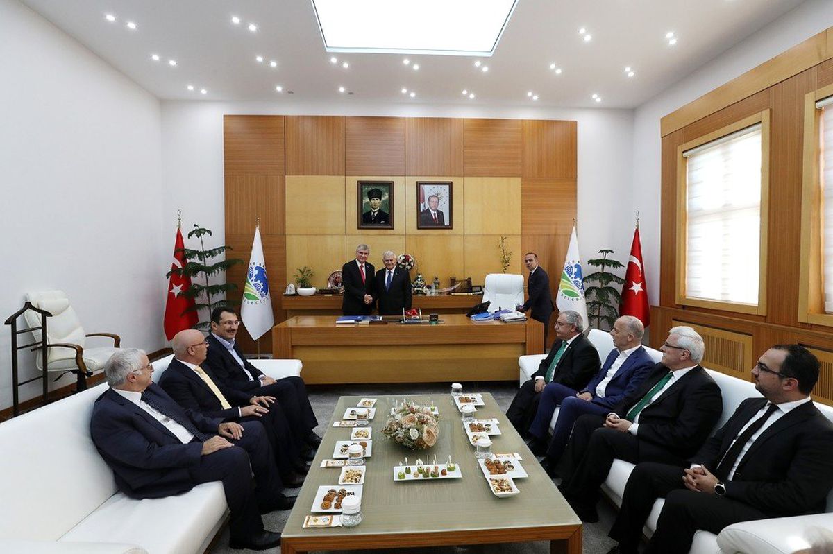 Binali Yıldırım: "Başkan Yüce, birikimi ve tecrübesiyle Sakarya\'ya değer katacak"
