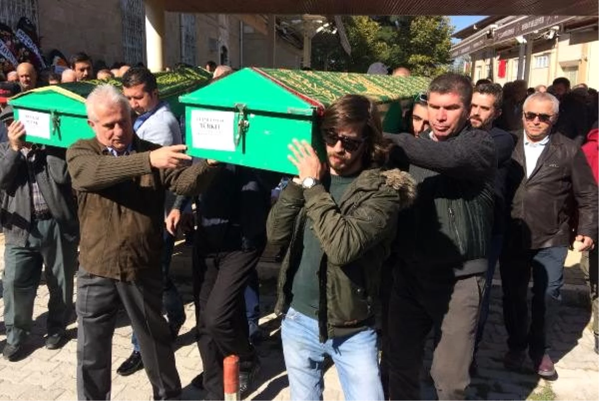 Dere yatağında ölü bulunan yönetmen Türkel, toprağa verildi