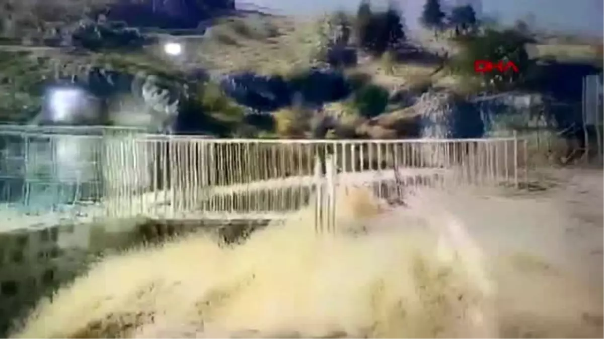 Elazığ\'da jandarmadan kaçmaya çalışan defineciler yakalandı