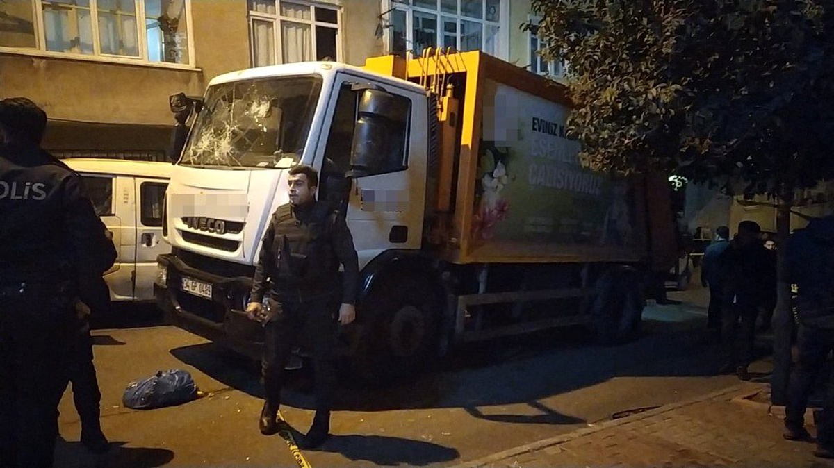 Esenler\'de feci ölüm: Çöp kamyonun altında kalarak can verdi