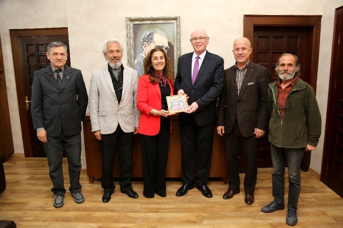 Eskişehir Turizm ve Tanıtma Derneği\'nden Kazım Kurt\'a teşekkür ziyareti