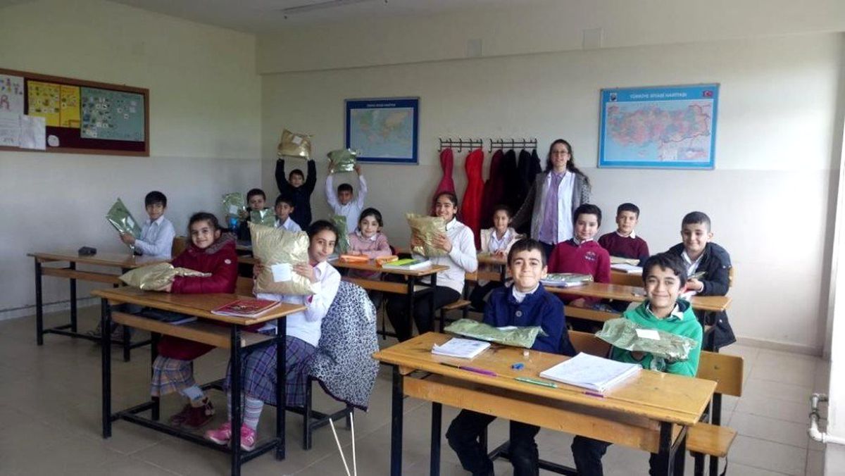 Fedakar öğretmenden muhtaç öğrenci ve ailelere yardım seferberliği
