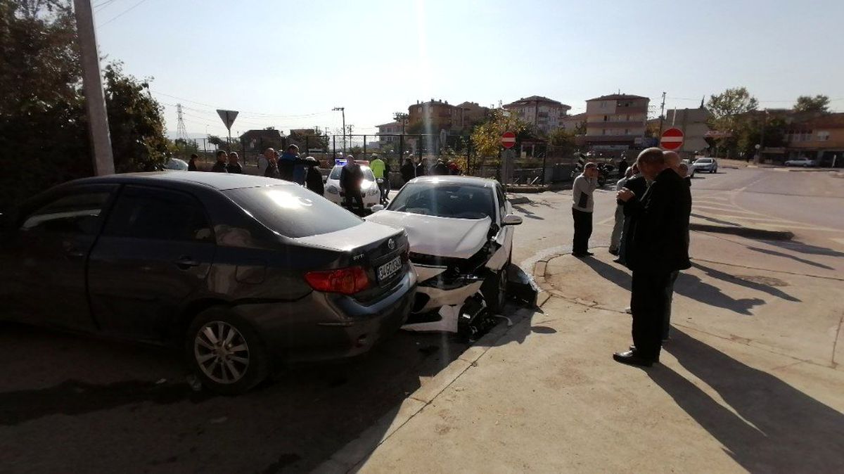 Gebze\'de otomobiller çarpıştı: 4 yaralı