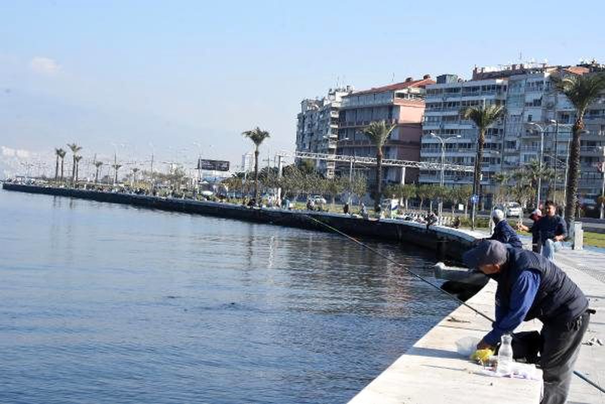 Kahverengine dönen İzmir Körfezi, eski rengine kavuştu