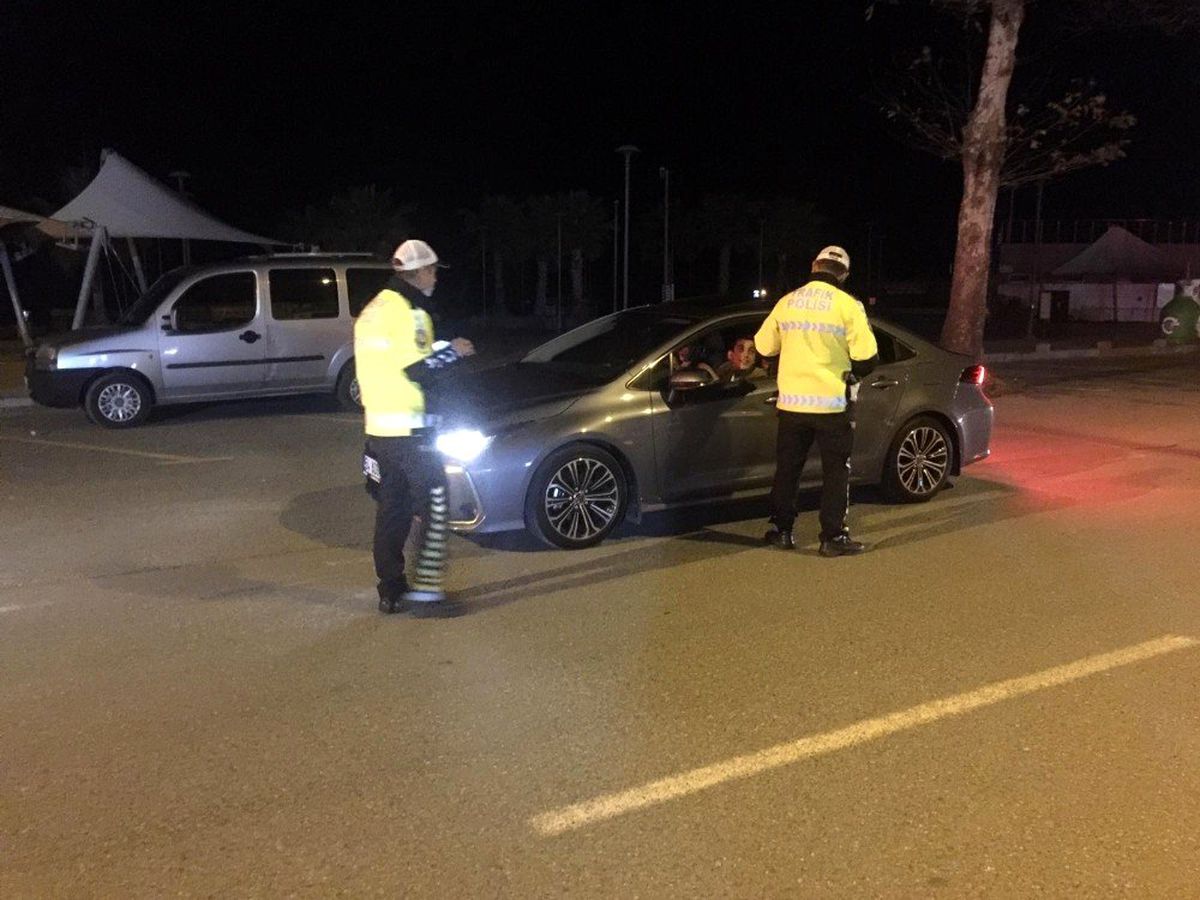 Karasu\'da polis ekiplerinden alkol uygulaması