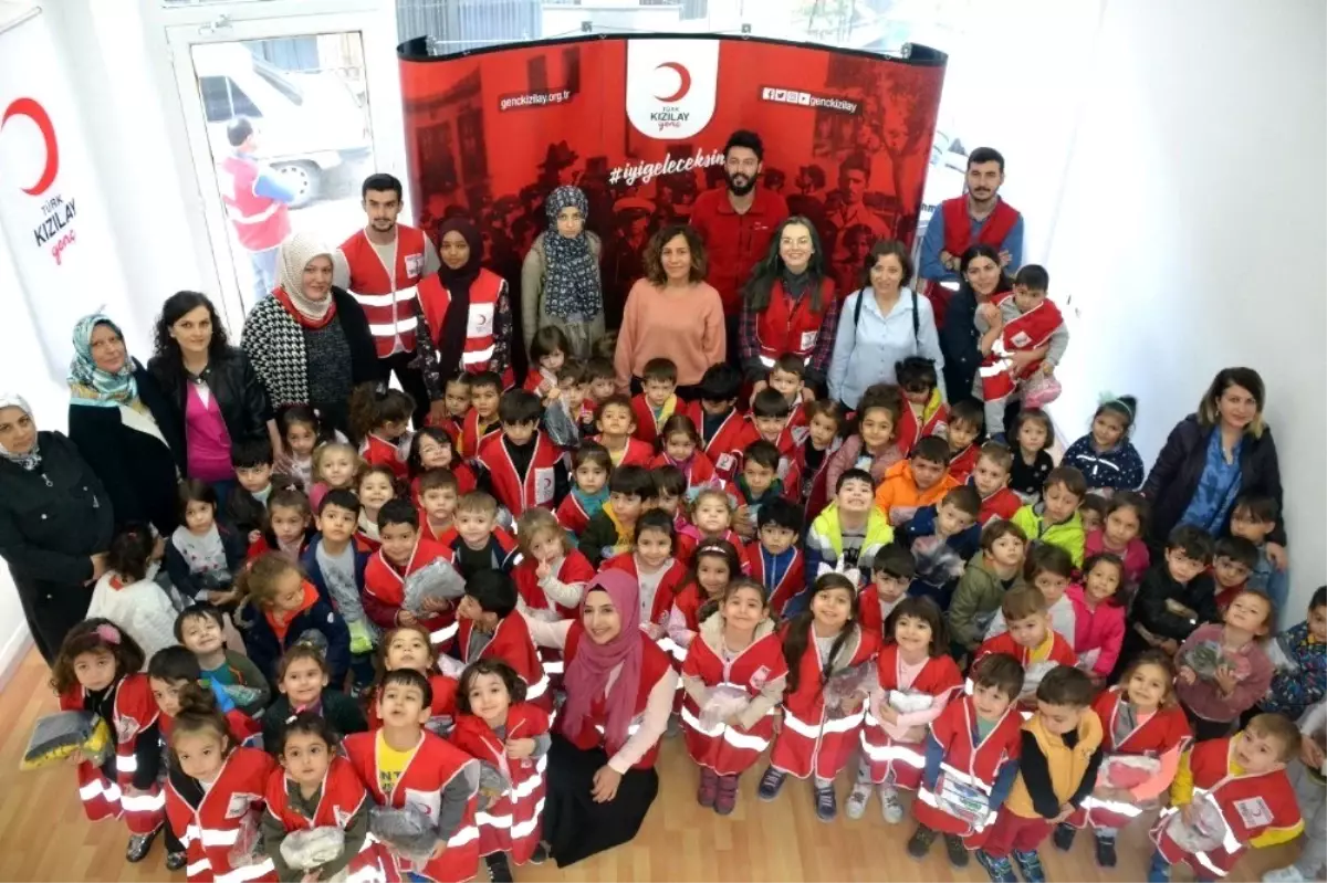 Kızılay Şube Başkanı Albayrak: "Türkiye\'nin emin elleri olarak dünyanın her yerinde hizmet...