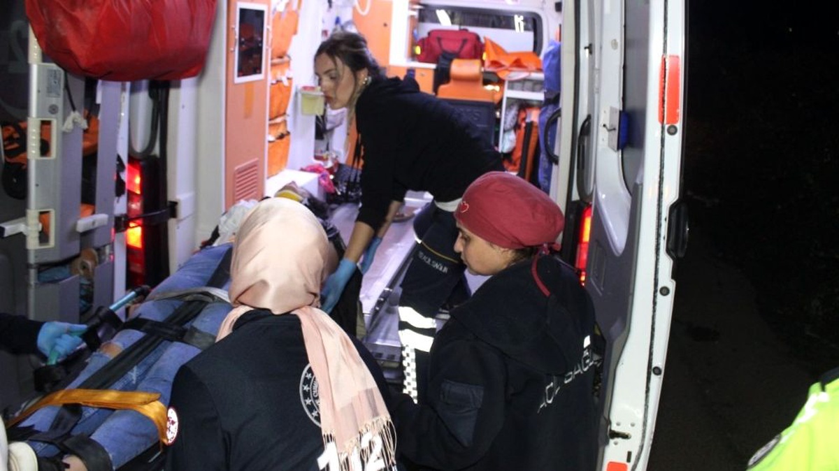 Kocaeli\'de kaza yapan otomobil 60 metrelik uçuruma yuvarlandı: 1 yaralı