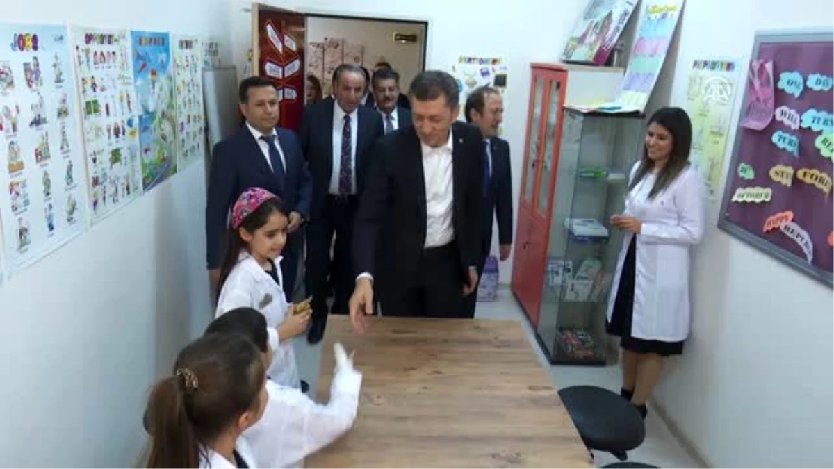 Milli Eğitim Bakanı Selçuk, Bilim ve Sanat Merkezini ziyaret etti