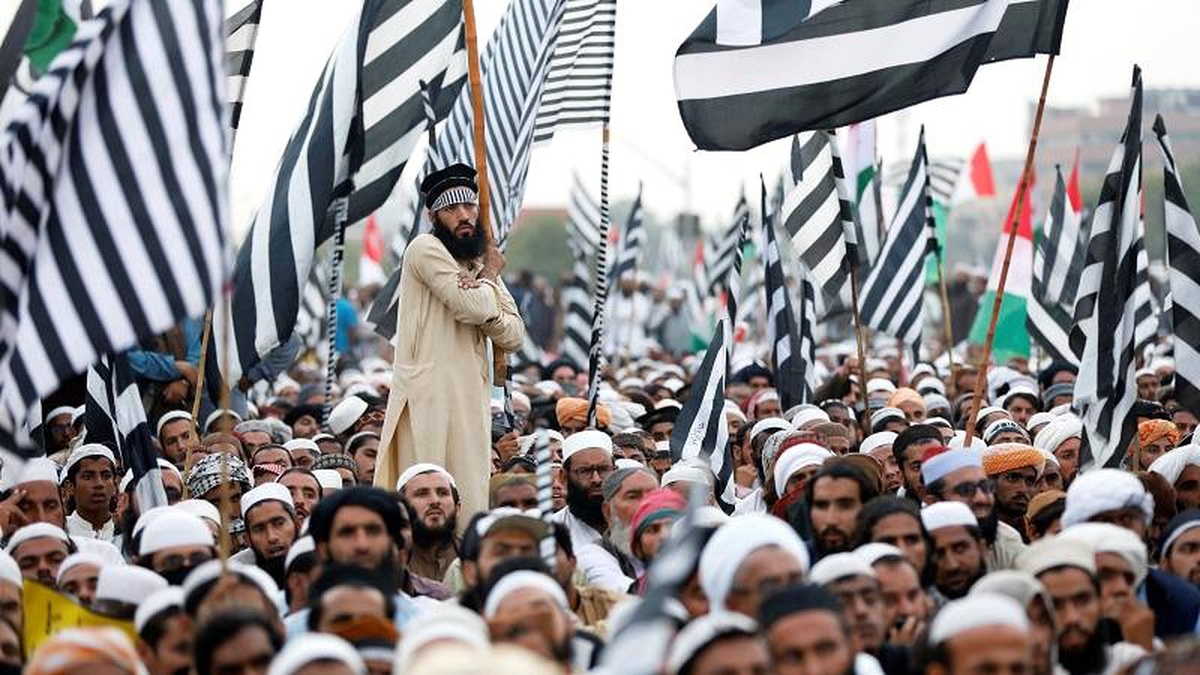 Pakistan\'da hükümete istifa için iki gün süre veren muhalefet seçenekleri tartıştı