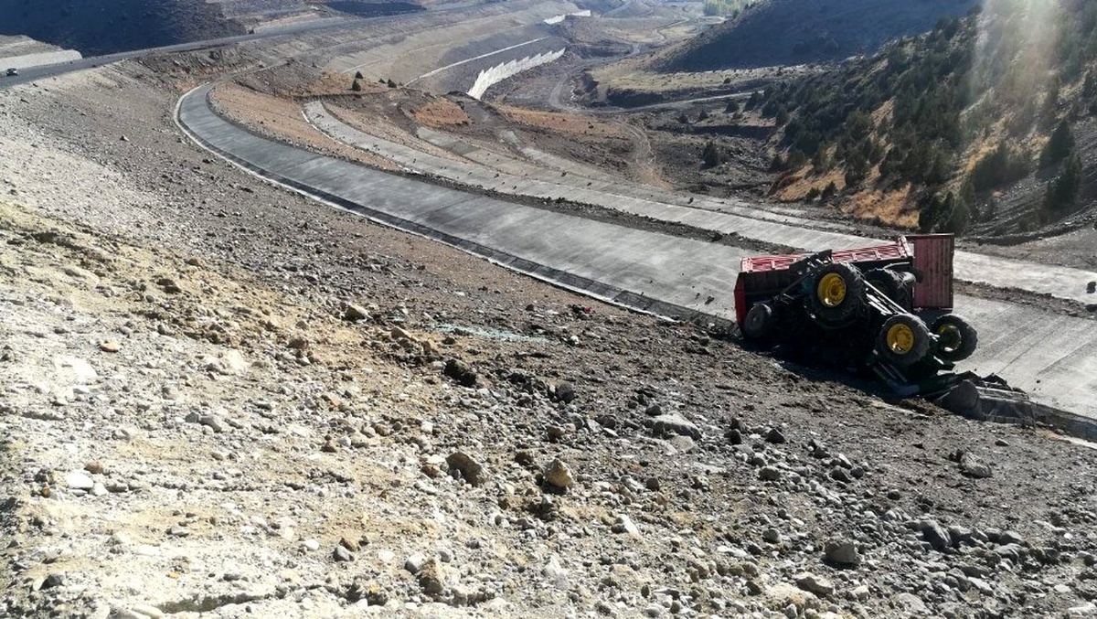 Sarıkamış\'ta trafik kazası: 1 ölü, 1 yaralı