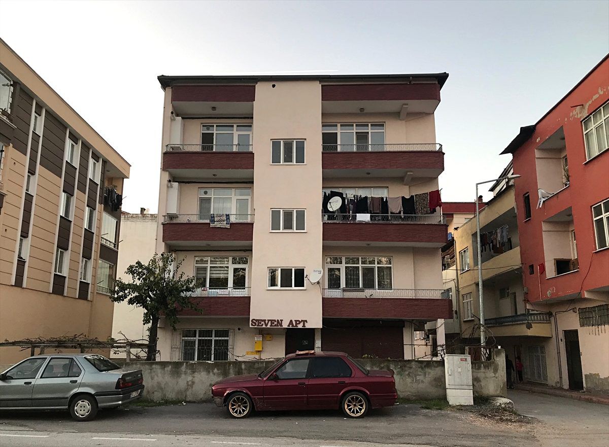 Sarkıttığı iple evine girmek isterken düşen kişi ağır yaralandı