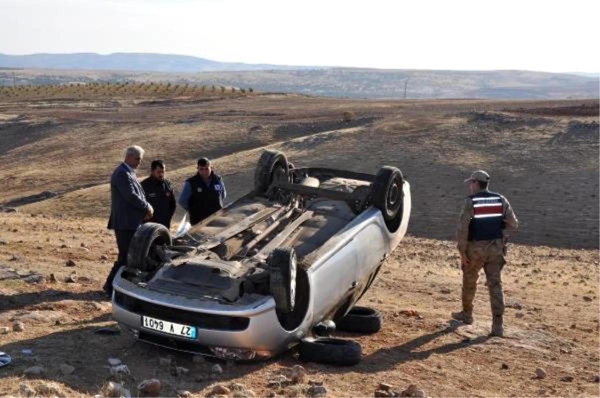 Takla atan otomobil devrildi: 3\'ü çocuk 6 yaralı