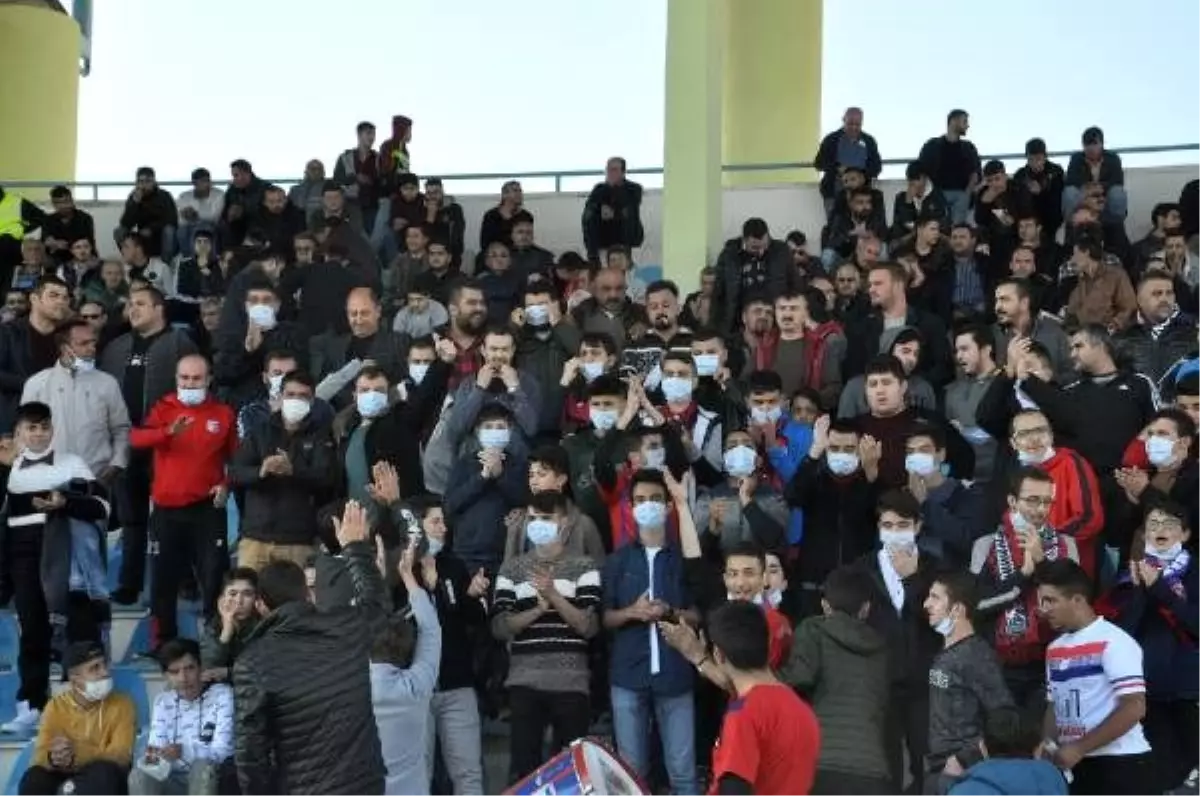 Taraftar grubundan lösemiye maskeli destek