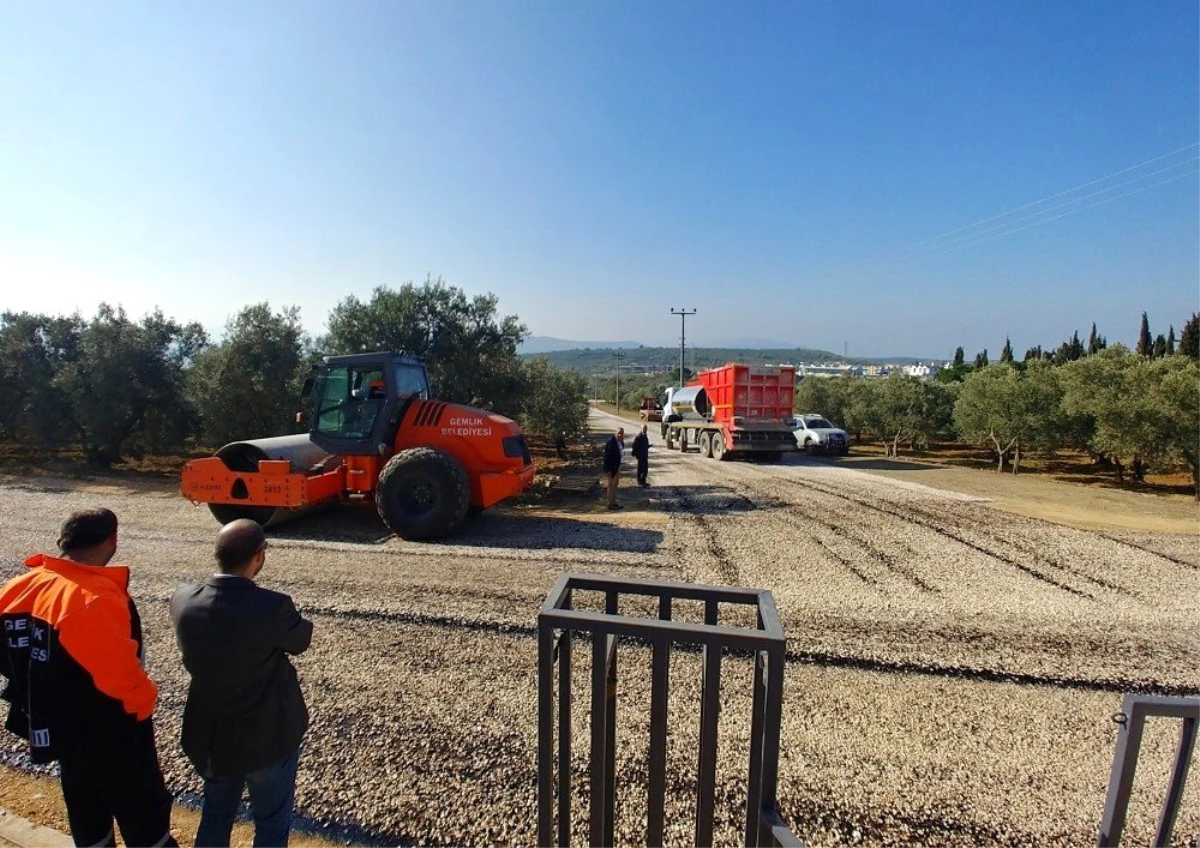 Umurbey yollarına Gemlik Belediyesi imzası