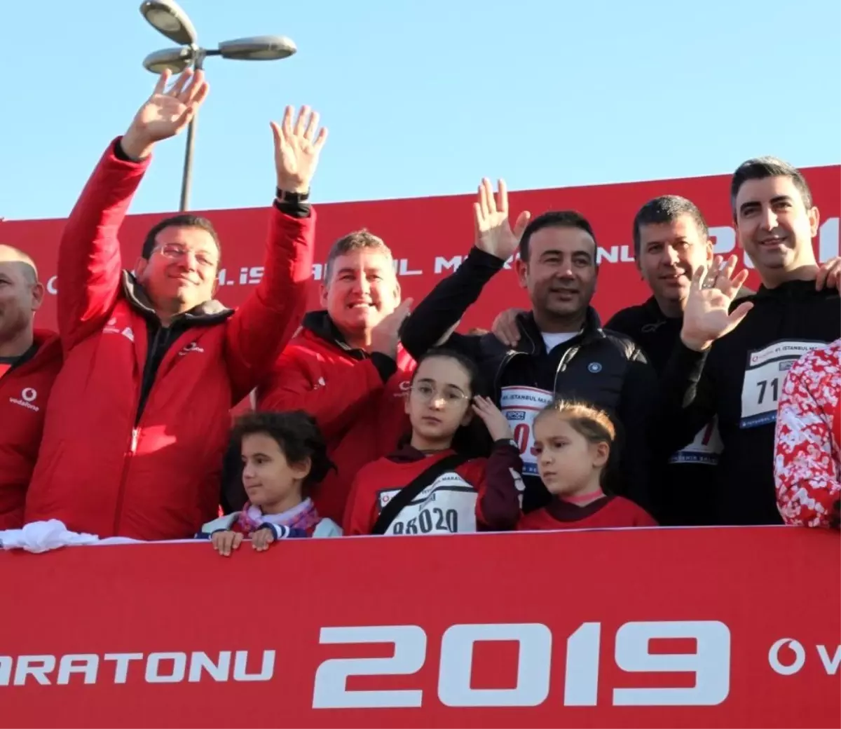 Vodafone 41. İstanbul Maratonu\'na Beşiktaş Belediye Başkanı Akpolat da katıldı