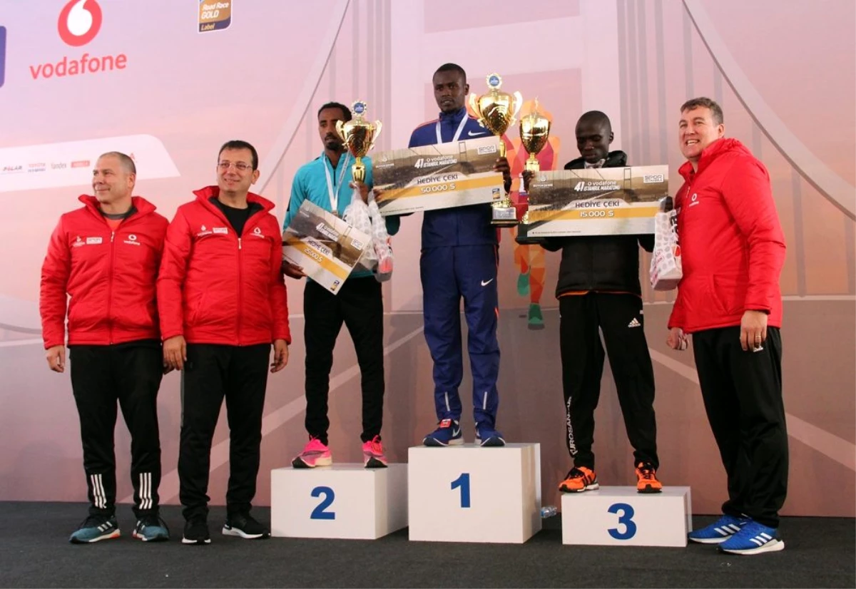 Vodafone İstanbul Maratonu\'nda kazananlar ödüllerini aldı
