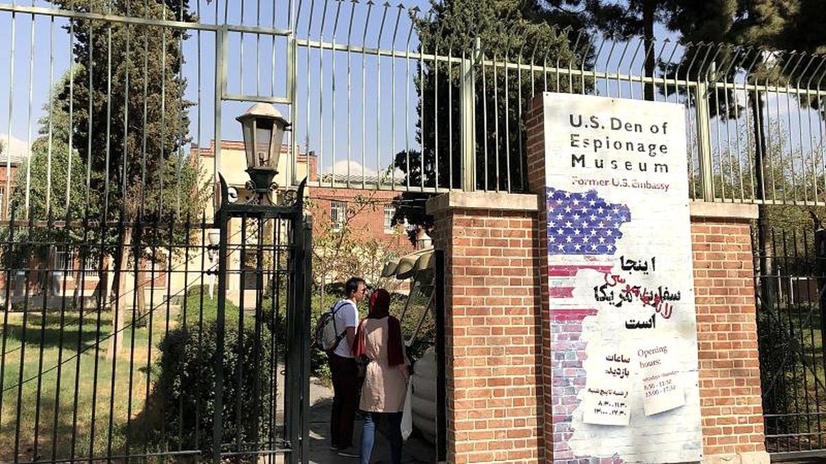 ABD-İran ilişkilerini 40 yıl önce koparan baskının yapıldığı büyükelçilik binası bugün ne durumda?