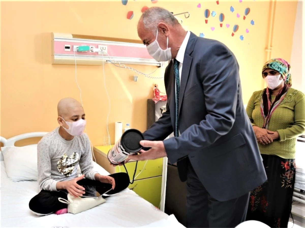 Başkan Akman\'dan lösemili çocuklara moral ziyareti