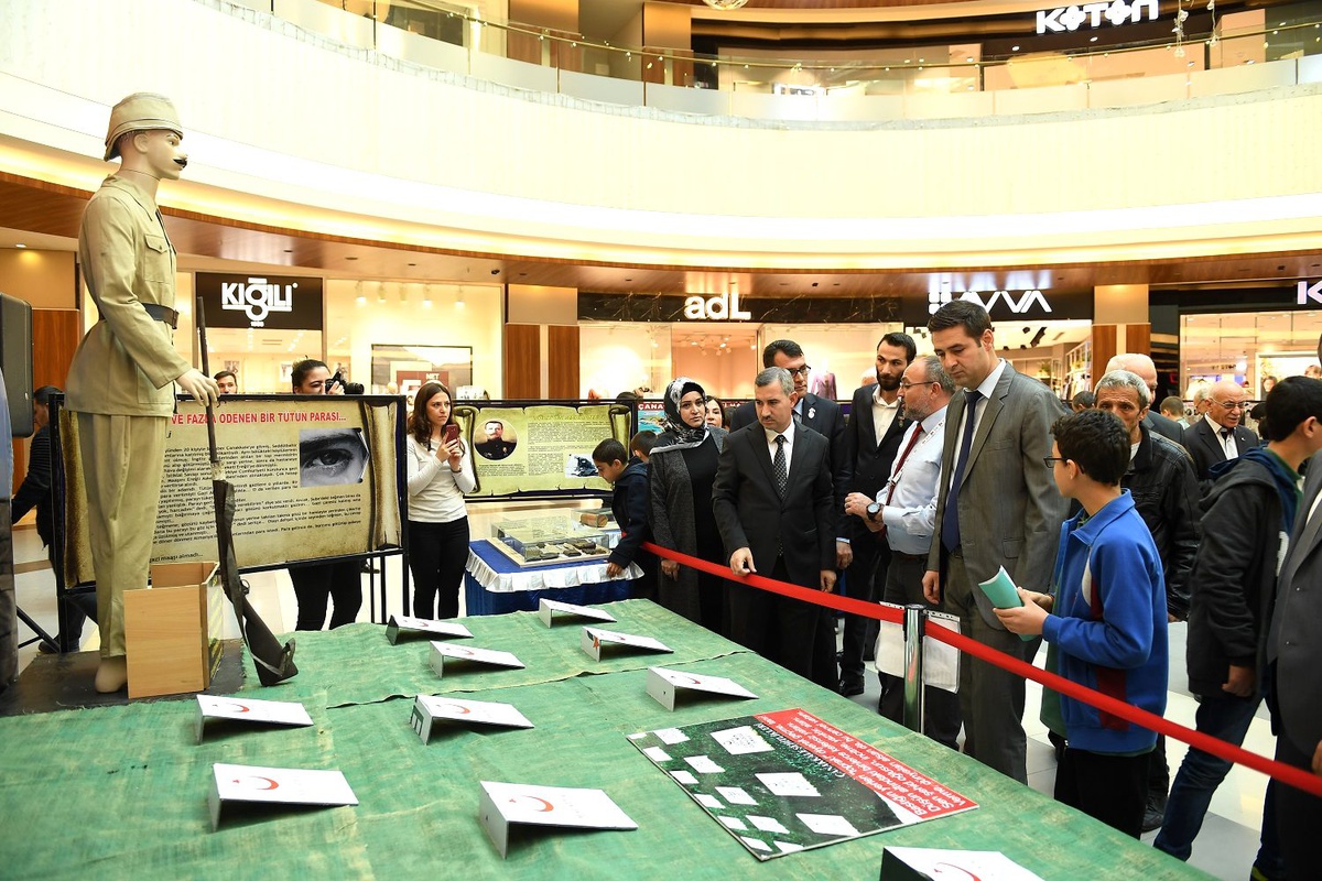 Başkan Çınar\'ın Ev Sahipliği Yaptığı Gezici Çanakkale müzesinin açılış törenine yoğun ilgi