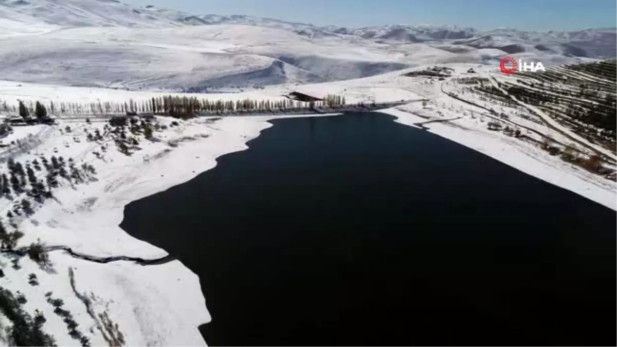 Beyaza bürünen Palandöken Gölet\'i manzarası ile kendine hayran bıraktı