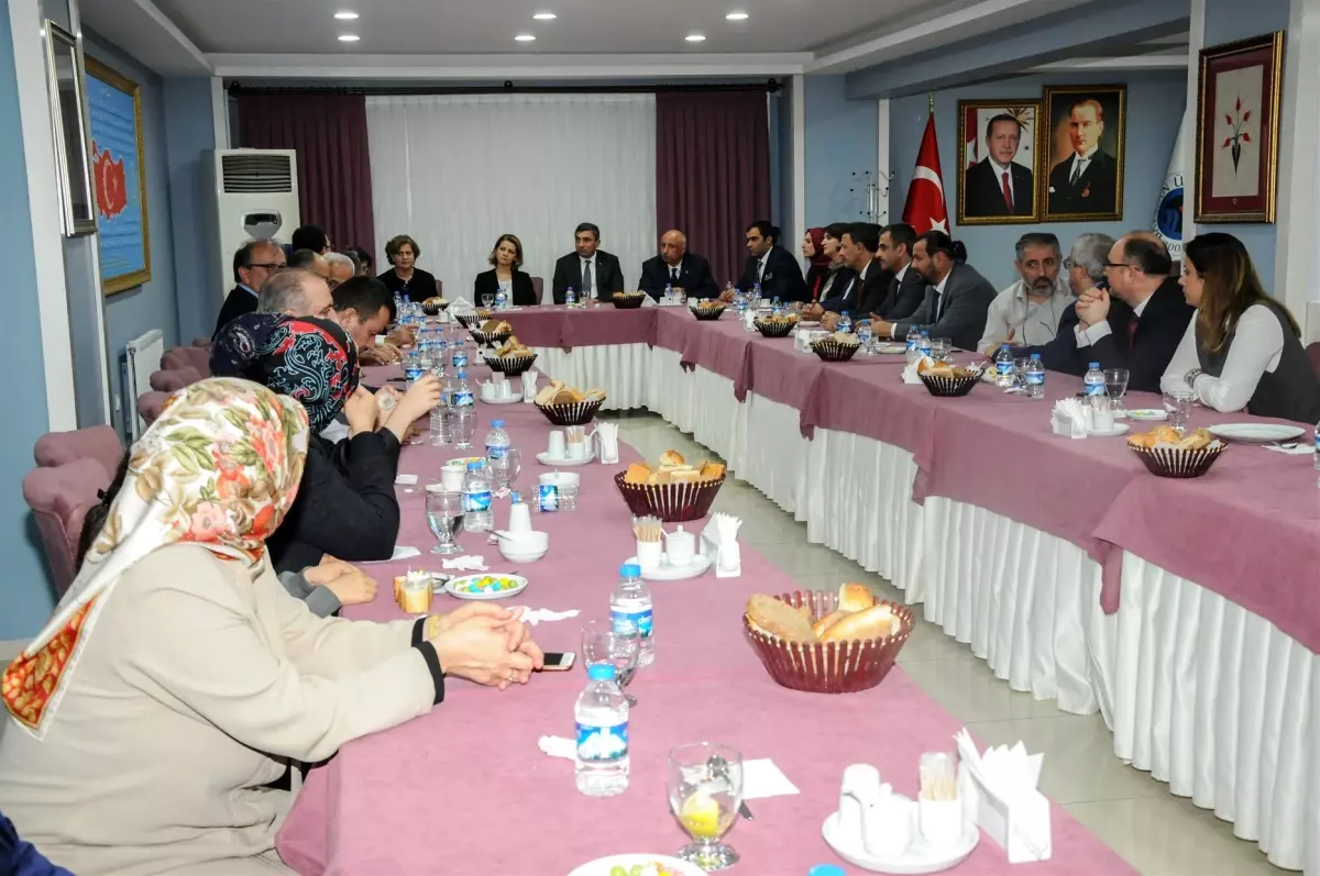 "Bölgesel Kalkınmada Sanayi İşbirliği" temalı toplantıya katıldı