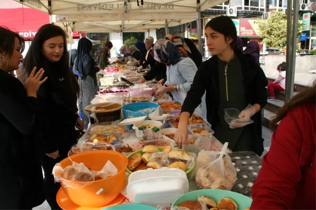 Devrek Kız Anadolu İmam Hatip Lisesi\'nden kermes