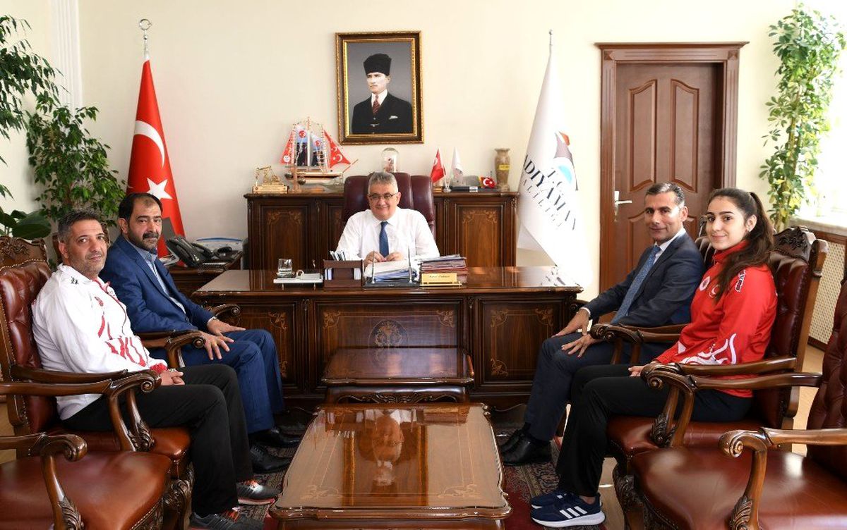 Dünya muay thai şampiyonundan Vali Aykut Pekmez\'e ziyaret