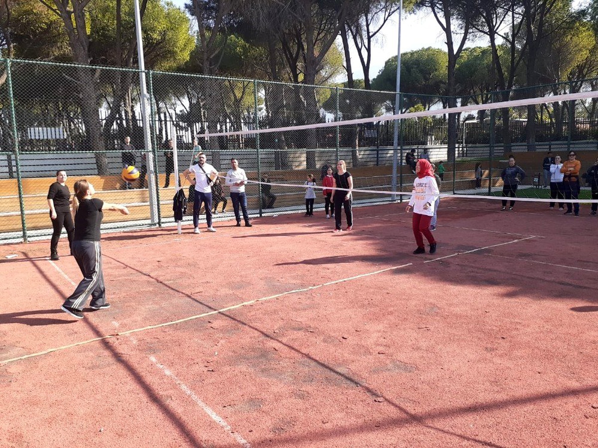 Ev kadınları ve çalışan kadınlar voleybol turnuvasında buluştu