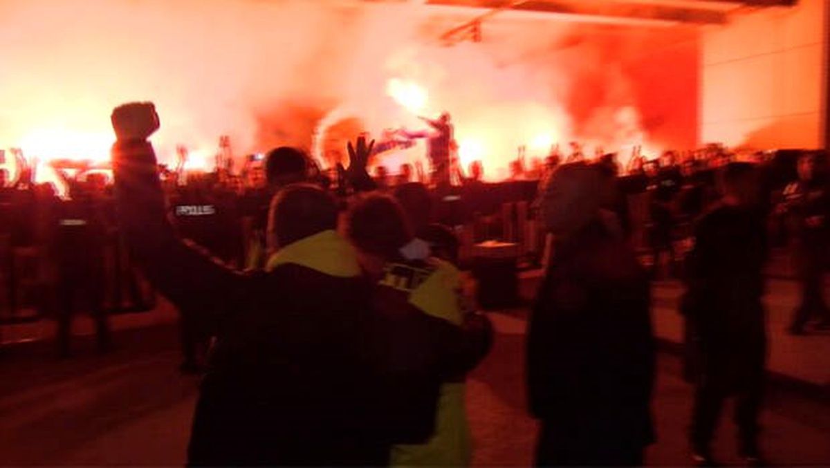 Kayseri\'ye 1-0 kaybeden Fenerbahçe\'ye coşkulu karşılama