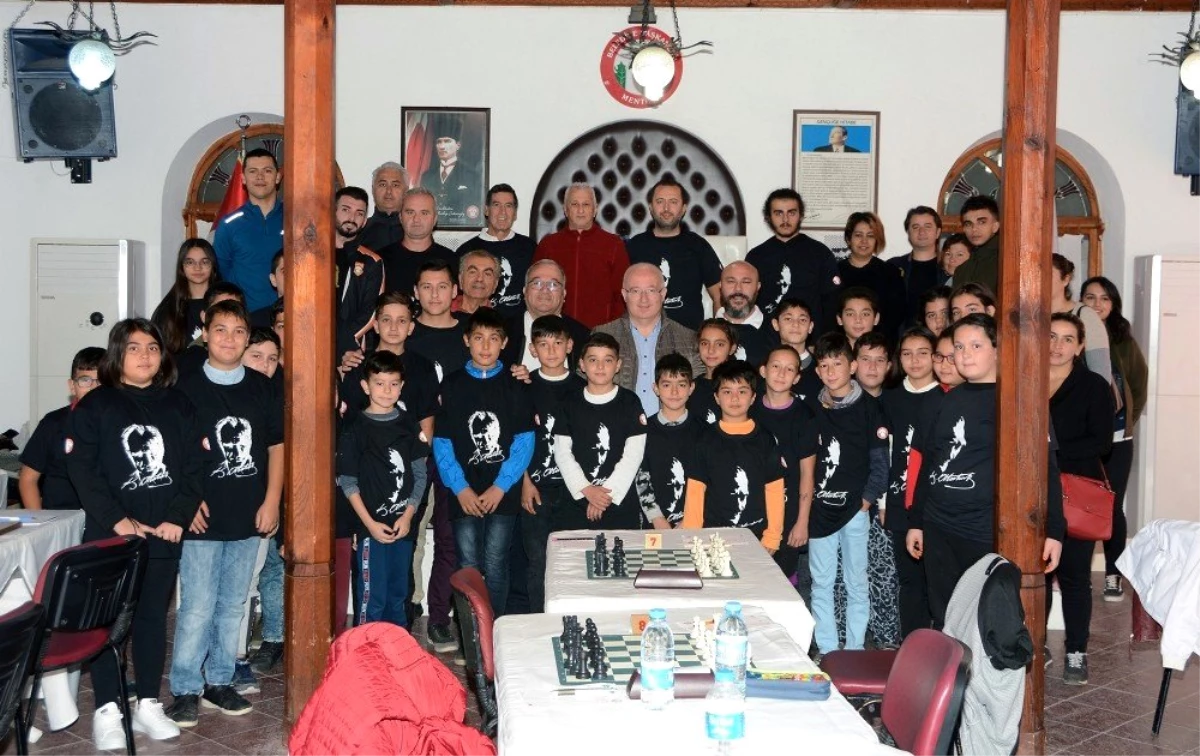 Menteşe\'de Ata\'ya saygı satranç turnuvası