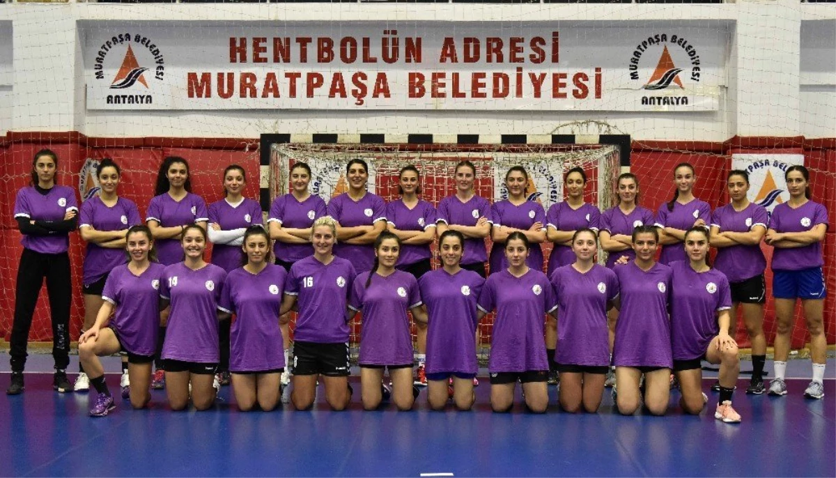 Muratpaşa Belediyespor kadın hentbol takımı farka gitti
