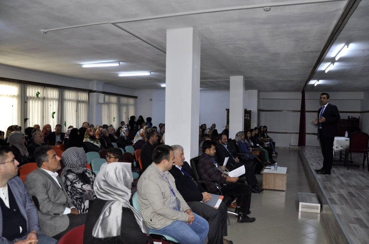 Safranbolu\'da "Başarıda Anne-Baba Rolleri" semineri