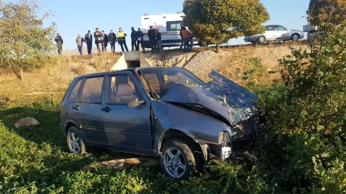 Şarampole inen otomobil ağaca çarptı: 5 yaralı