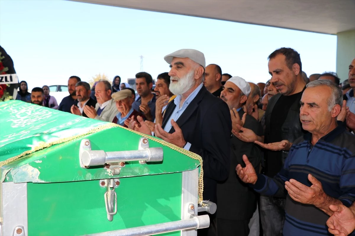 Şarkıcı Haluk Levent\'in annesinin cenazesi Adana\'da defnedildi
