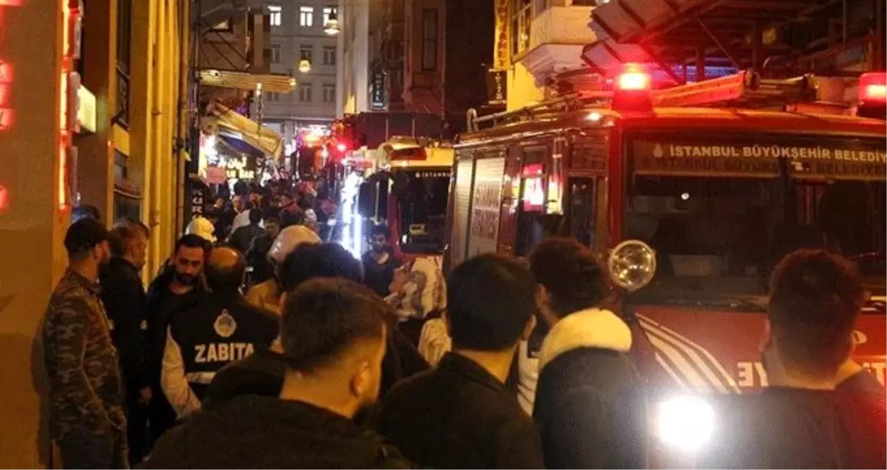 Taksim\'de korkutan yangın: Vatandaşlarda paniğe neden oldu