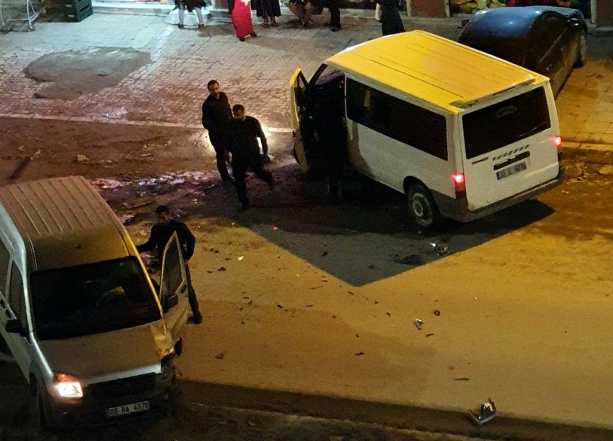 Yüksekova\'da maddi hasarlı trafik kazası