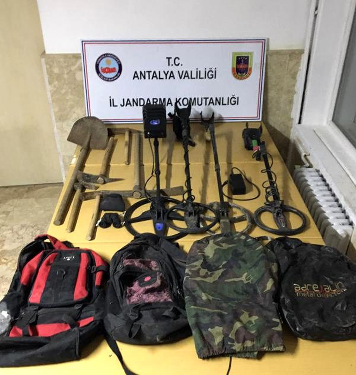 Antalya\'da sit alanında kaçak kazıya suçüstü
