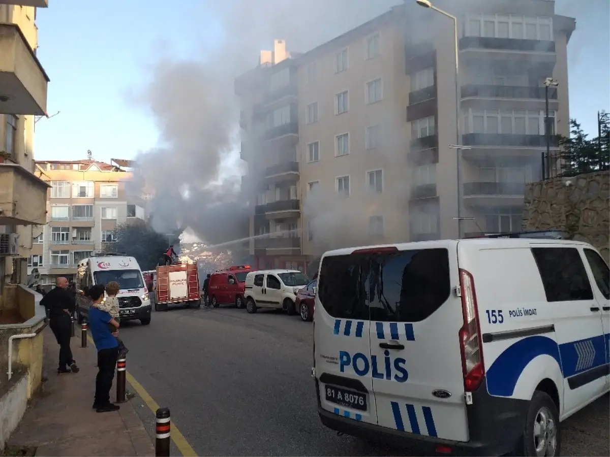 Apartmanda çıkan yangında mahsur kalan şahsı itfaiye kurtardı