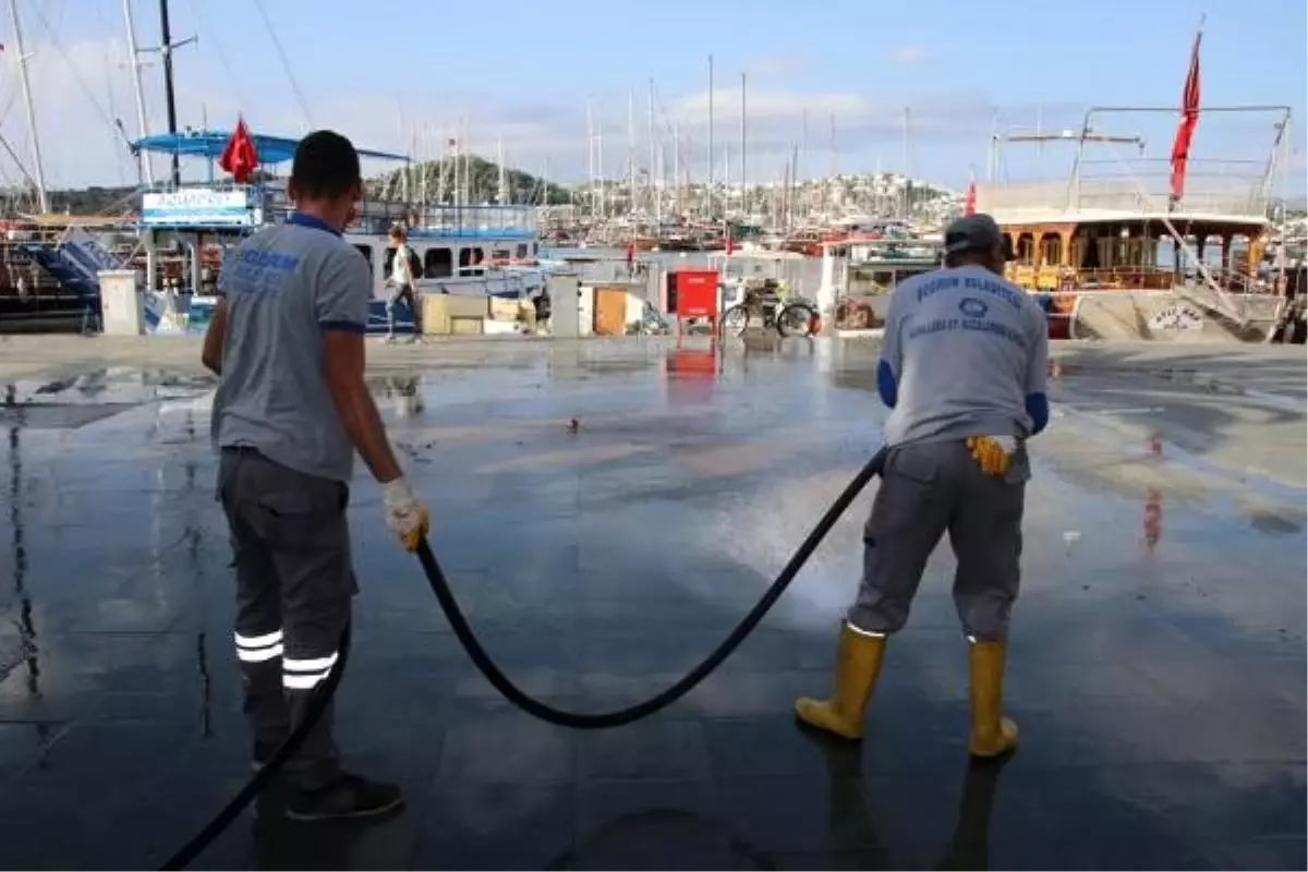 Bodrum\'da sağanak sonrası temizlik