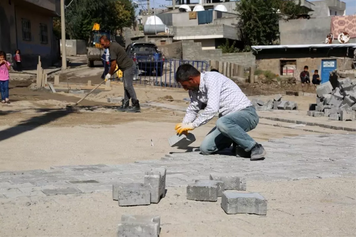 Cizre\'de kış öncesi kilitli parke çalışmaları başlatıldı