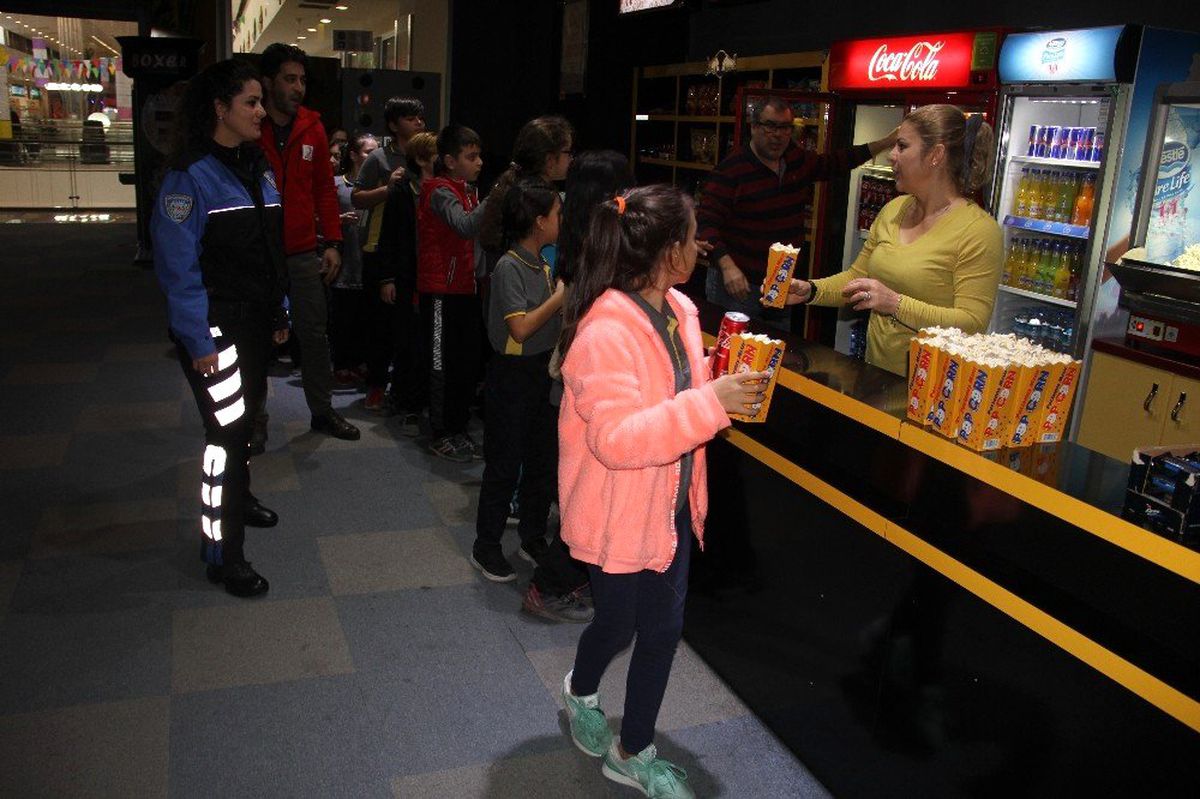Çocukların \'Sinema\' mutluluğu