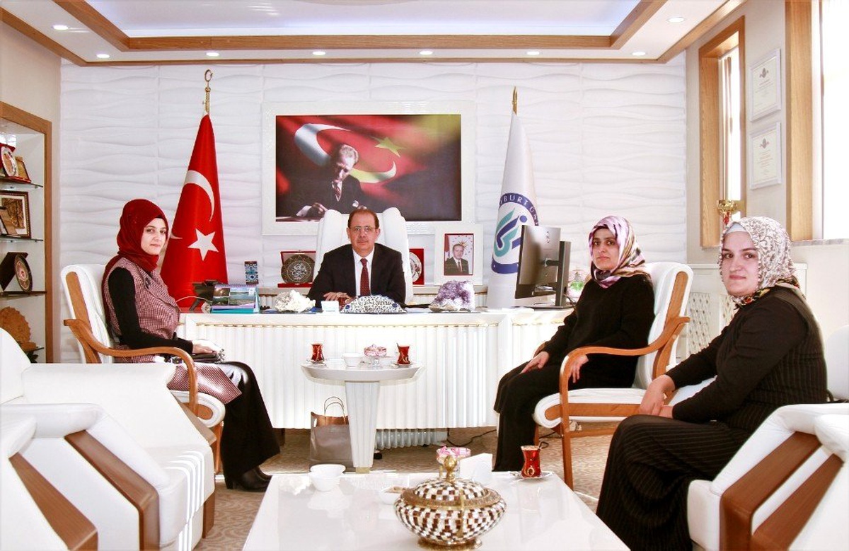 Diyanet Vakfı Kız Öğrenci Yurtları yöneticilerinden Rektör Coşkun\'a ziyaret