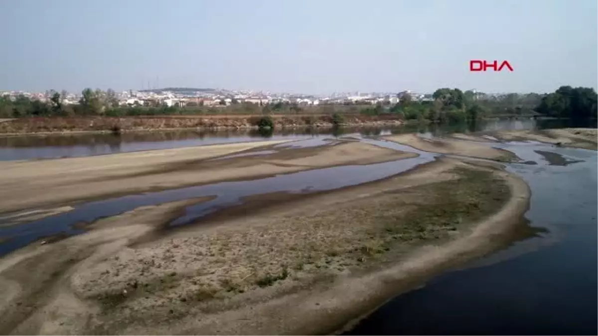 Edirne meriç nehri\'nde adacıklar oluştu, su kuyuları kurudu