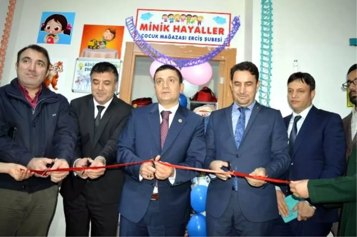 Erciş\'te \'Minik Hayaller Çocuk Mağazası\' açıldı