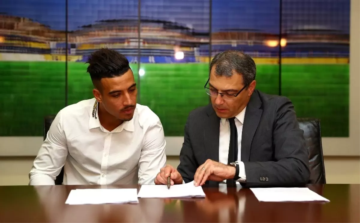 Fenerbahçe Nabil Dirar\'ın sözleşmesini 2 yıl uzattı