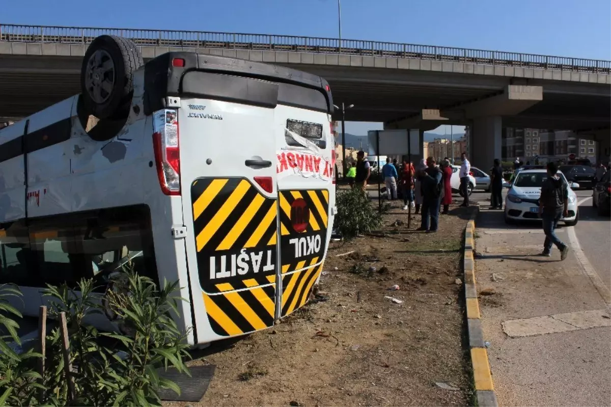 Hatay\'da korkutan öğrenci servisi kazası