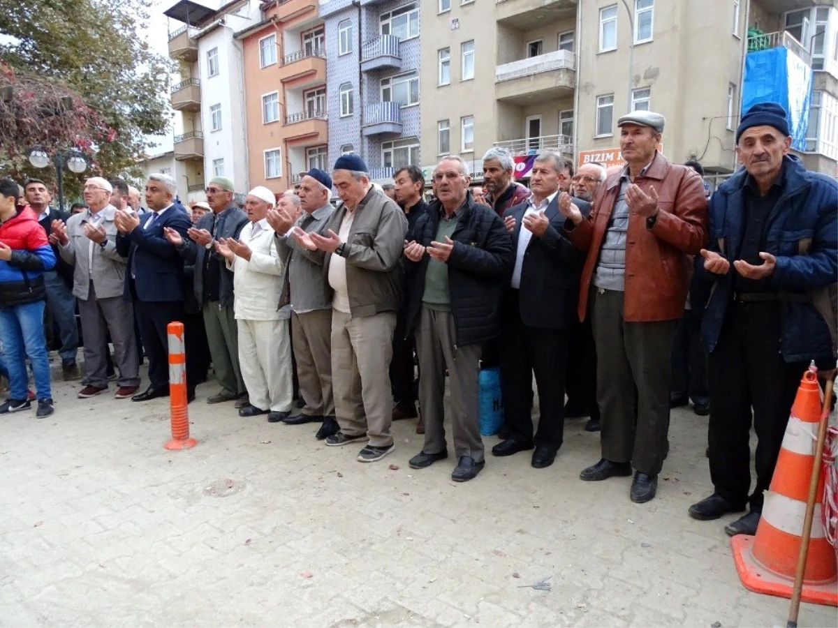 Hisarcık\'ta 40 kişilik umre kafilesi dualarla uğurlandı