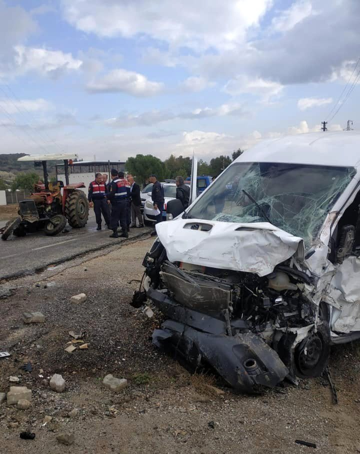 İzmir\'de feci kaza: 1 ölü, 1\'i ağır 3 yaralı